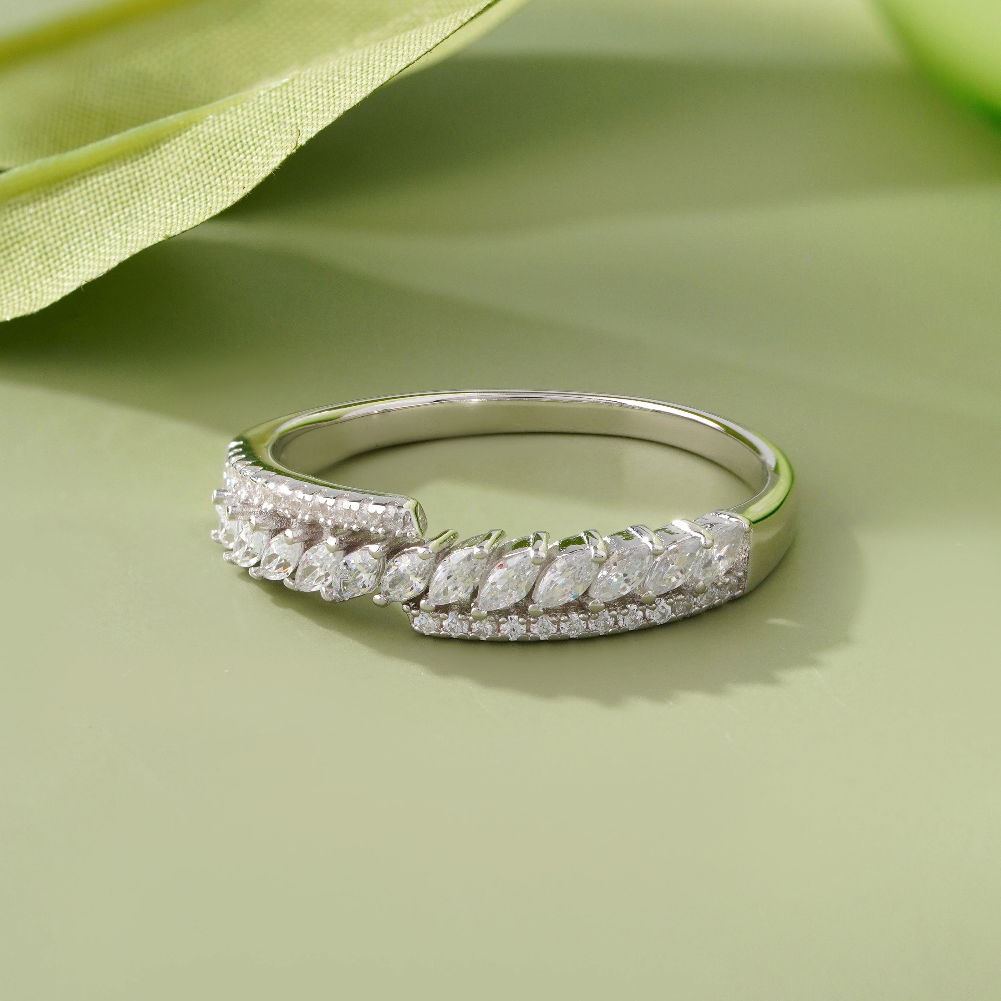 Leaf Design Diamond Ring
