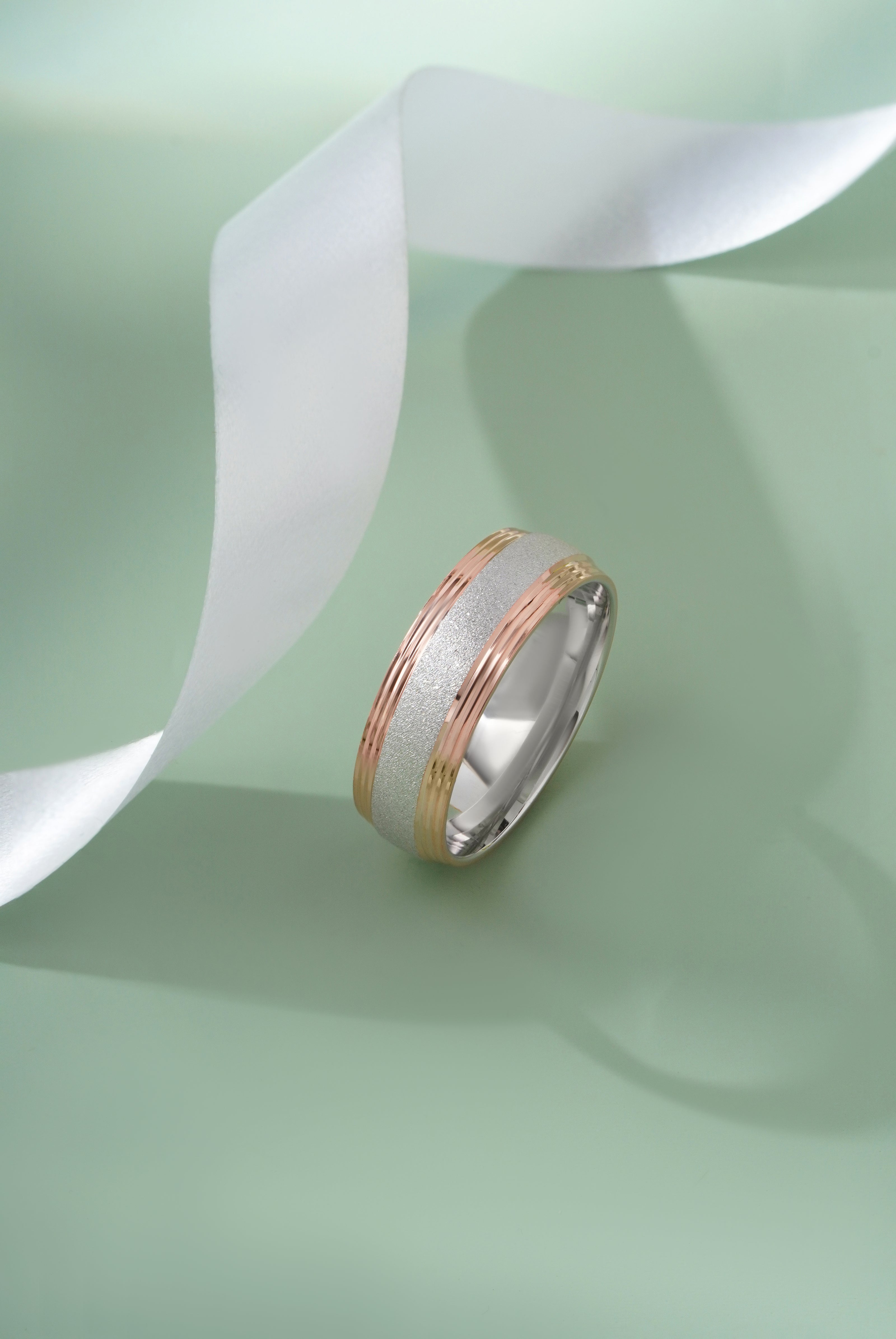 Minimalist 925 Silver Band Ring with Textured Center – Luxury Fashion Ring for Women