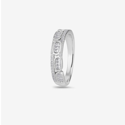 Oval Design Diamond Ring