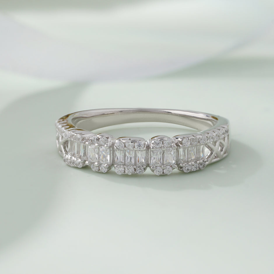 Round-cut CZ Diamond Ring